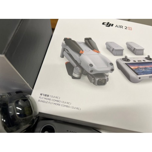 Квадрокоптер DJI AIR 2S Fly More Combo (пульт DJI RC с экраном) в Клину